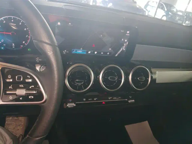 Mercedes-Benz GLB-Class — Фото автомобиля 12