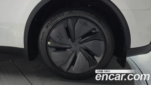 Tesla Model Y — Фото автомобиля 20