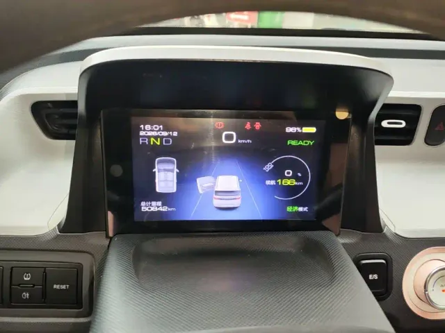 Wuling Hongguang Mini EV — Фото автомобиля 11