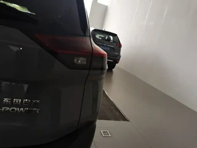 Nissan X-Trail — Фото автомобиля 7