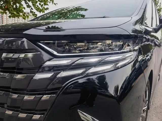 Toyota Alphard — Фото автомобиля 19