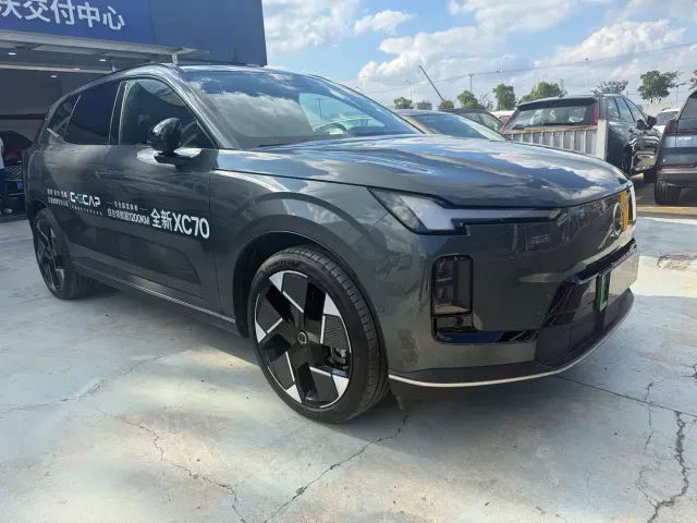 Volvo XC70 Plug-in Hybrid — Фото автомобиля 3