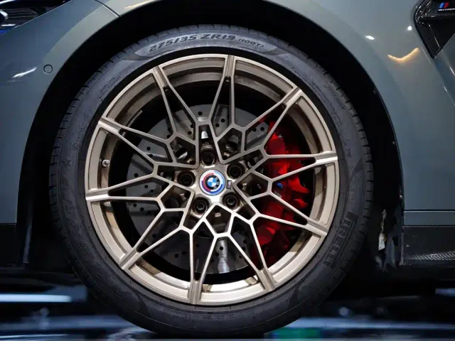 BMW M4 — Фото автомобиля 3