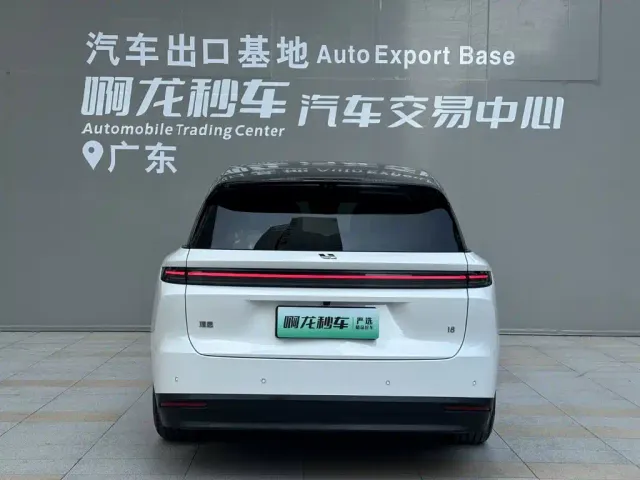 Li Auto i8 — Фото автомобиля 4