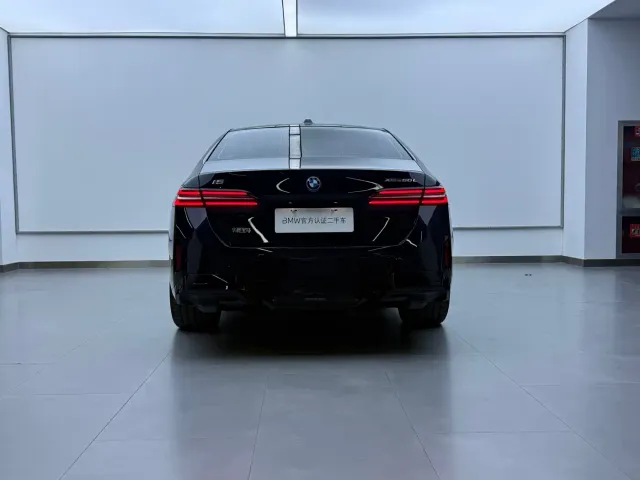 BMW i5 — Фото автомобиля 5