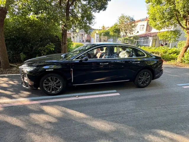 Hongqi H5 — Фото автомобиля 6