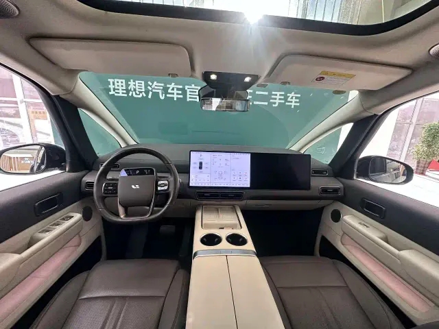 Li Auto MEGA — Фото автомобиля 9