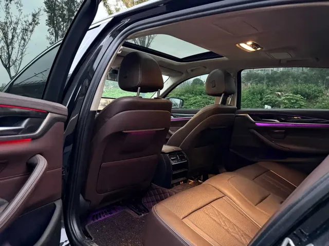 BMW 5 Series — Фото автомобиля 5