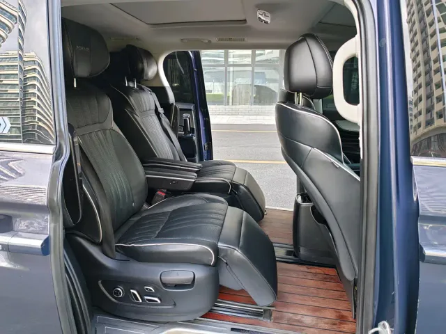 Roewe iMAX8 — Фото автомобиля 10