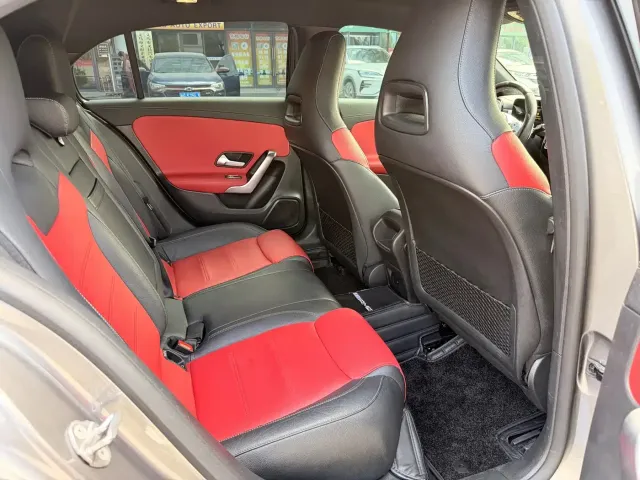 Mercedes-Benz Mercedes-Benz A-Class AMG 2020 AMG A 35 L 4MATIC — Фото автомобиля 5