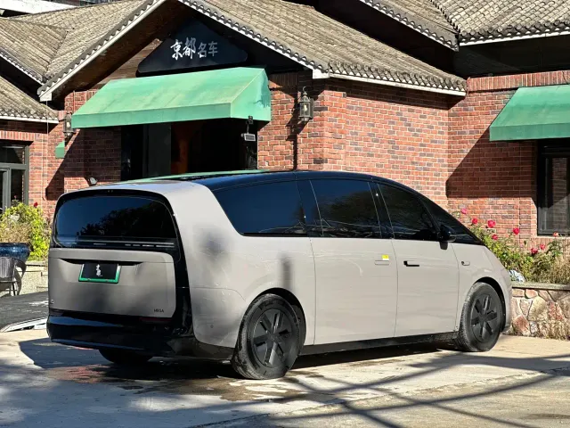 Li Auto MEGA — Фото автомобиля 6