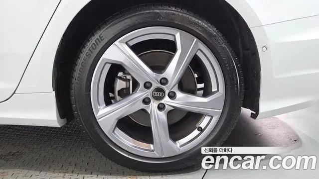 Audi A6 45 TFSI Premium — Фото автомобиля 18