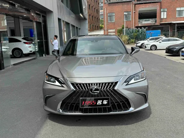 Lexus ES — Фото автомобиля 2