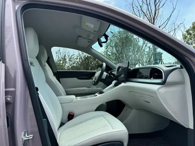 Geely Galaxy Starry Wish 2025 UP 410km Explorer Edition — Фото автомобиля 10