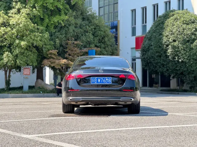 Mercedes-Benz E-Class — Фото автомобиля 5