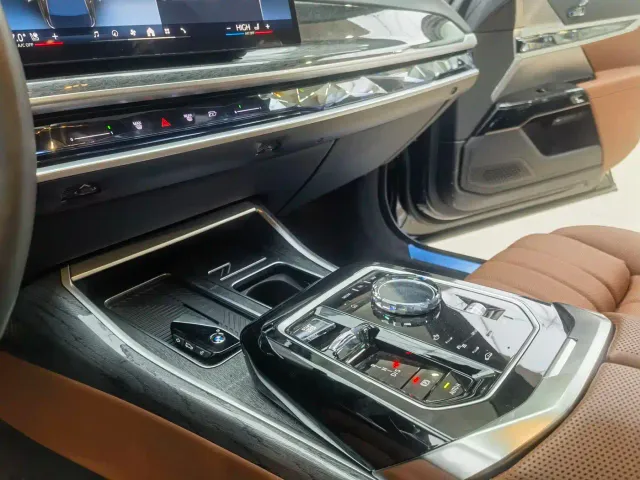BMW 7 Series — Фото автомобиля 9