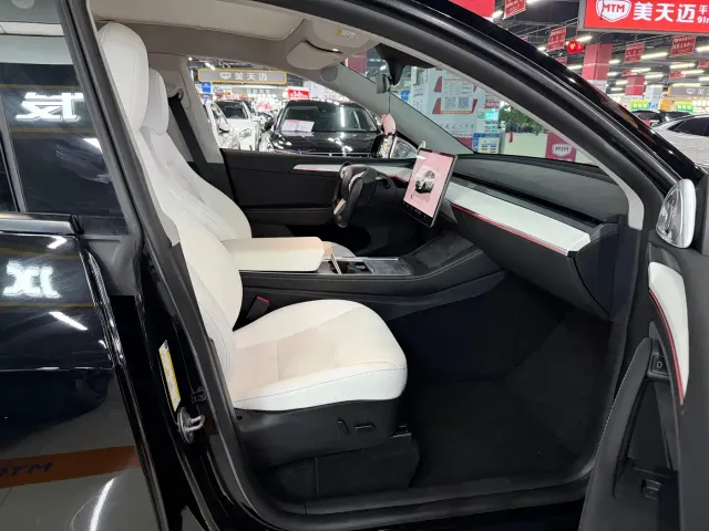 Tesla Model Y — Фото автомобиля 16