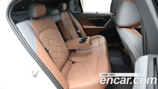 BMW i5 G60 — Фото автомобиля 12