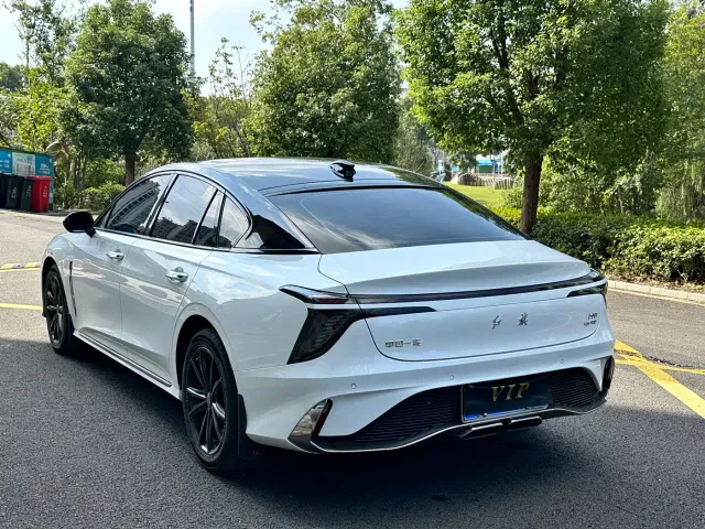 Hongqi H6 — Фото автомобиля 8