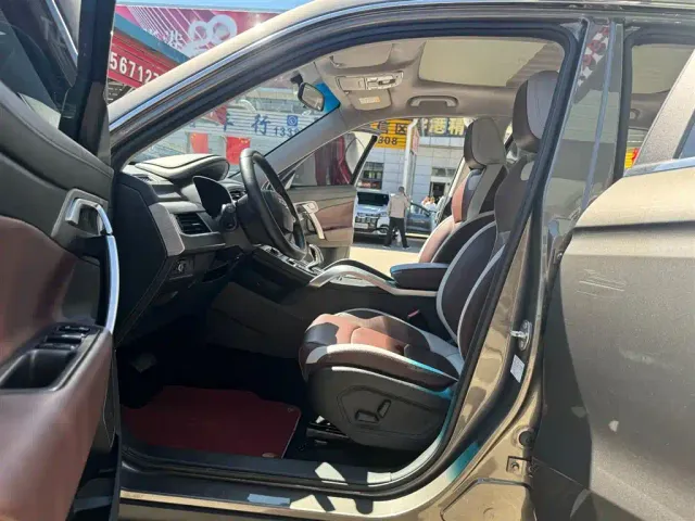 Geely Boyue — Фото автомобиля 15