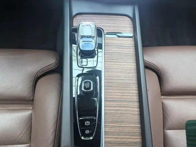 Volvo XC60 — Фото автомобиля 14