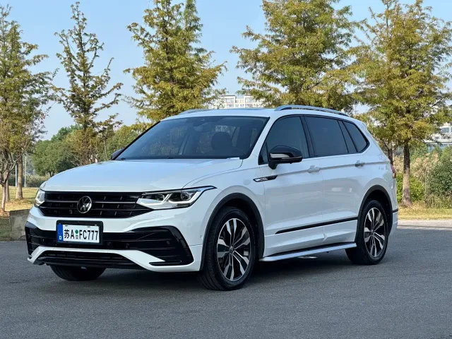 Фотография автомобиля — Volkswagen Tiguan L