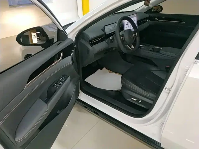 Wuling Starlight — Фото автомобиля 15