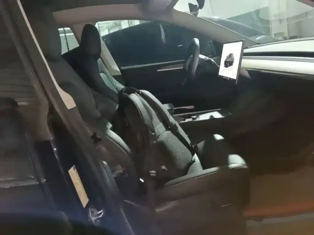 Tesla Model Y — Фото автомобиля 24