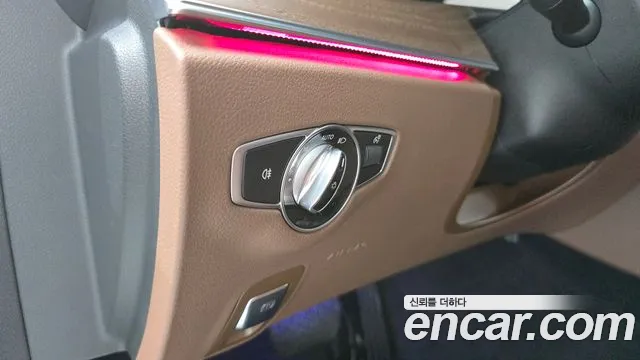 Mercedes-Benz E-Class — Фото автомобиля 29