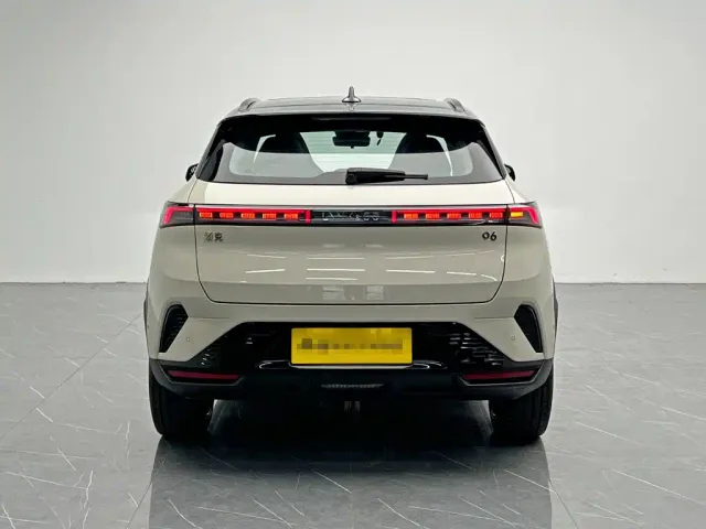 Lynk & Co 06 — Фото автомобиля 5