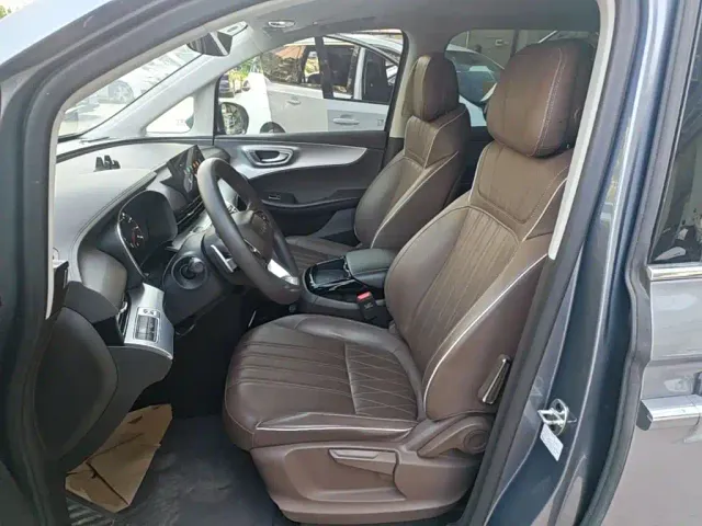 Roewe iMAX8 — Фото автомобиля 14