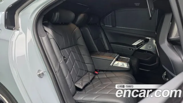 BMW i7 G70 — Фото автомобиля 11