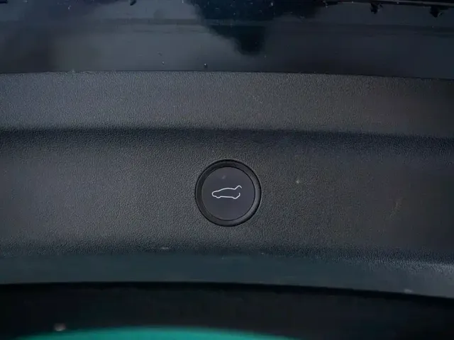 Tesla Model Y 2022 Facelift Rear-Wheel Drive Version — Фото автомобиля 15