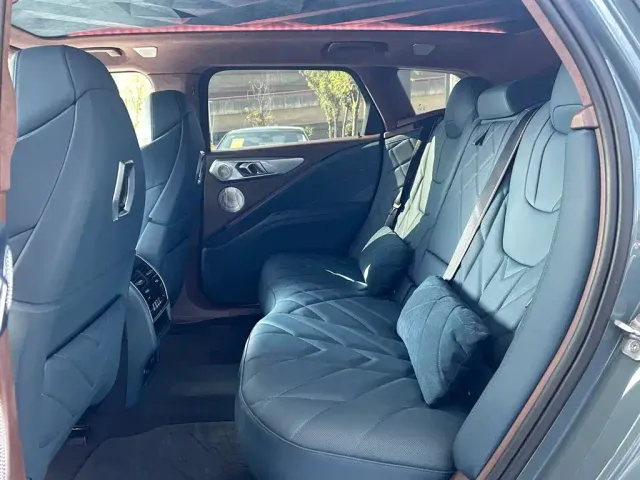 BMW XM — Фото автомобиля 6