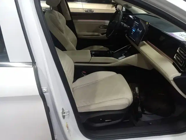BYD Qin L — Фото автомобиля 24
