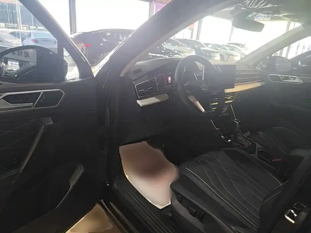 Volkswagen Tiguan L — Фото автомобиля 15