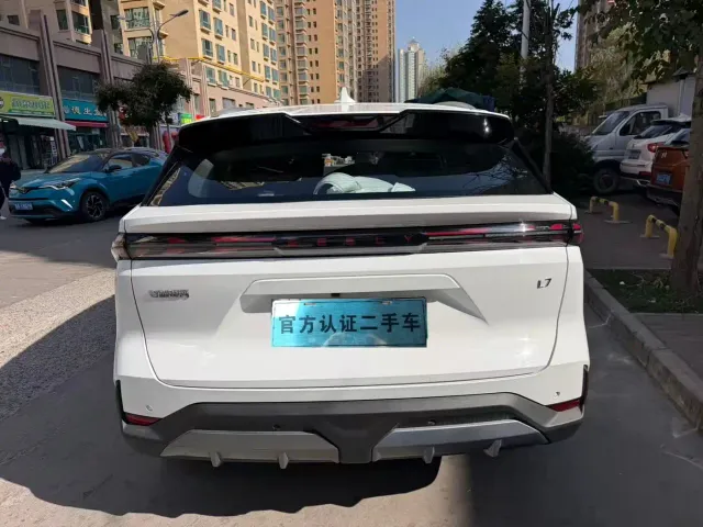 Geely Galaxy L7 — Фото автомобиля 8