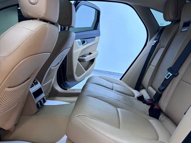 Jaguar XFL — Фото автомобиля 12