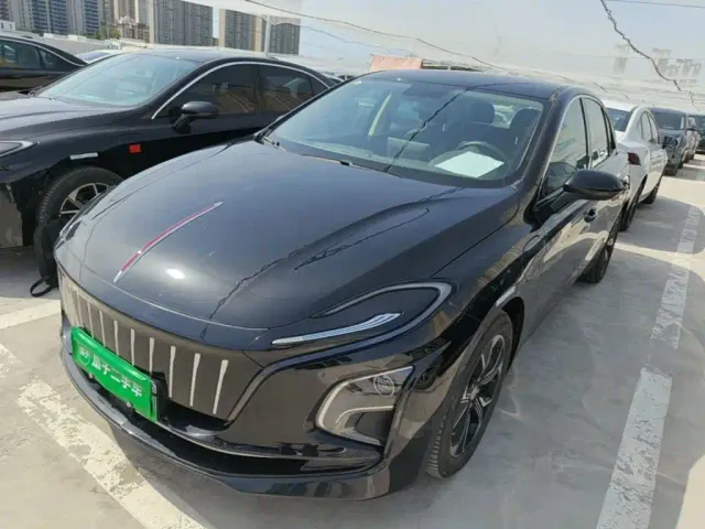 Фотография автомобиля — Hongqi E-QM5