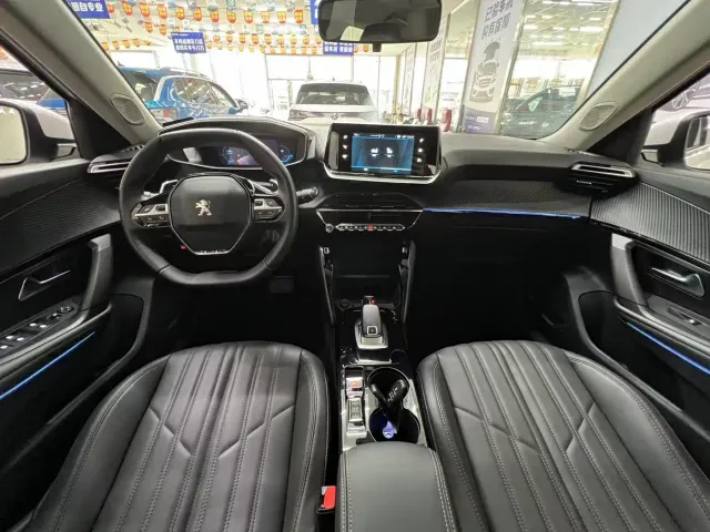 Peugeot 2008 — Фото автомобиля 8