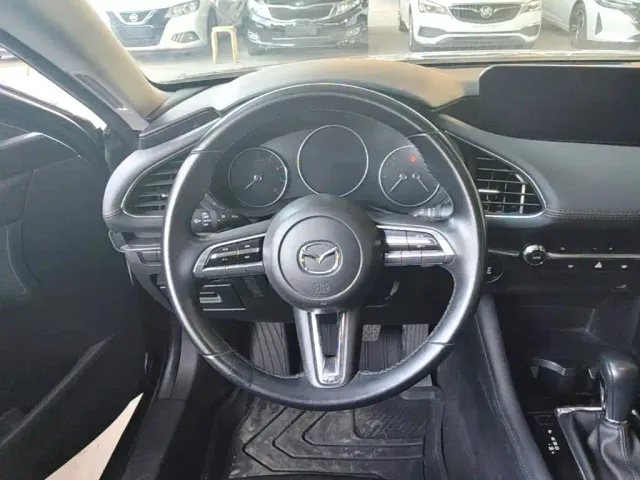 Mazda Axela — Фото автомобиля 10