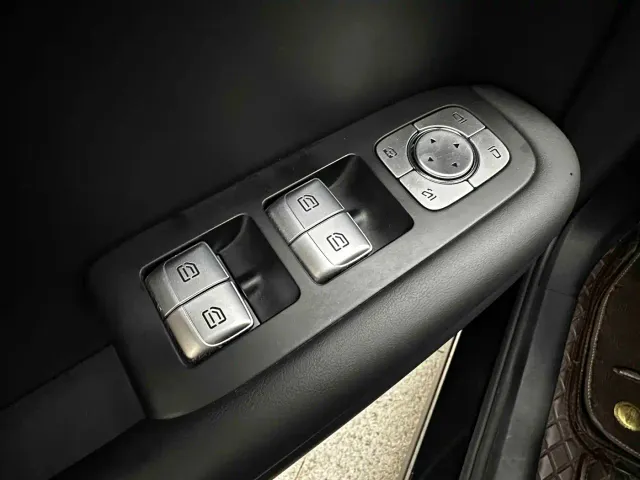 Li Auto L9 — Фото автомобиля 30