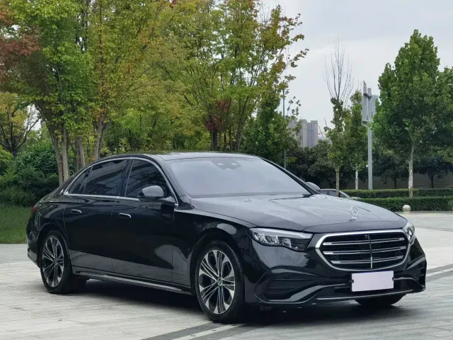 Mercedes-Benz E-Class — Фото автомобиля 3