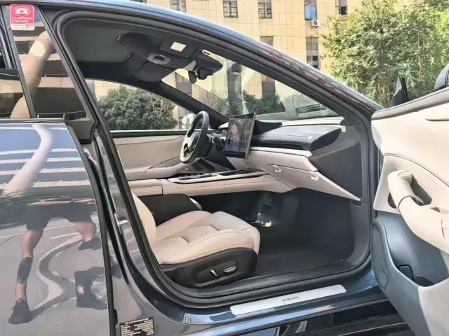 Xiaomi SU7 — Фото автомобиля 7