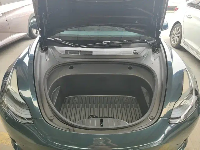 Tesla Model 3 — Фото автомобиля 19