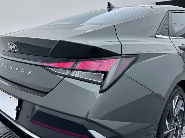 Hyundai Elantra — Фото автомобиля 9