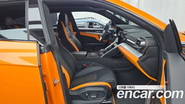 Lamborghini Urus — Фото автомобиля 11
