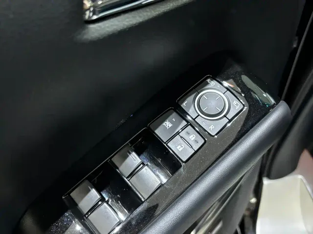 Lexus LM — Фото автомобиля 10