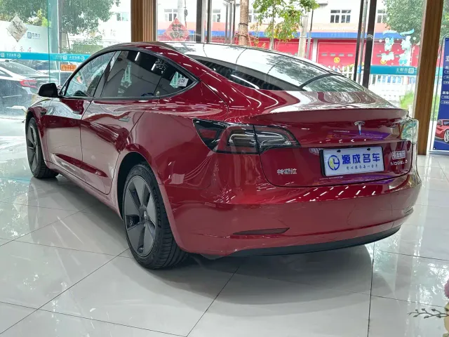 Tesla Model 3 — Фото автомобиля 9