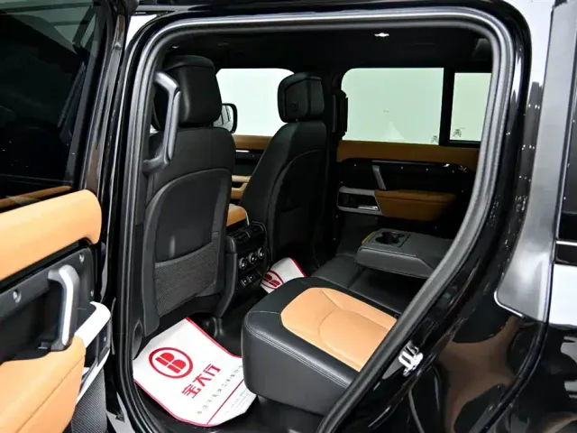 Land Rover Defender — Фото автомобиля 13